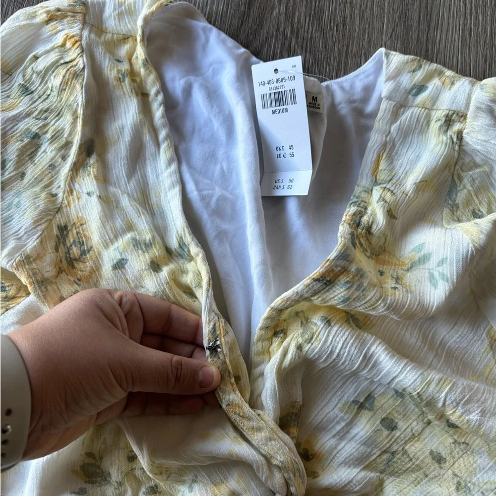 NWT Abercrombie & Fitch Knot-Front Flutter Sleeve Top - Picture 6 of 8